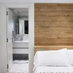 Mas House בית הארחה *